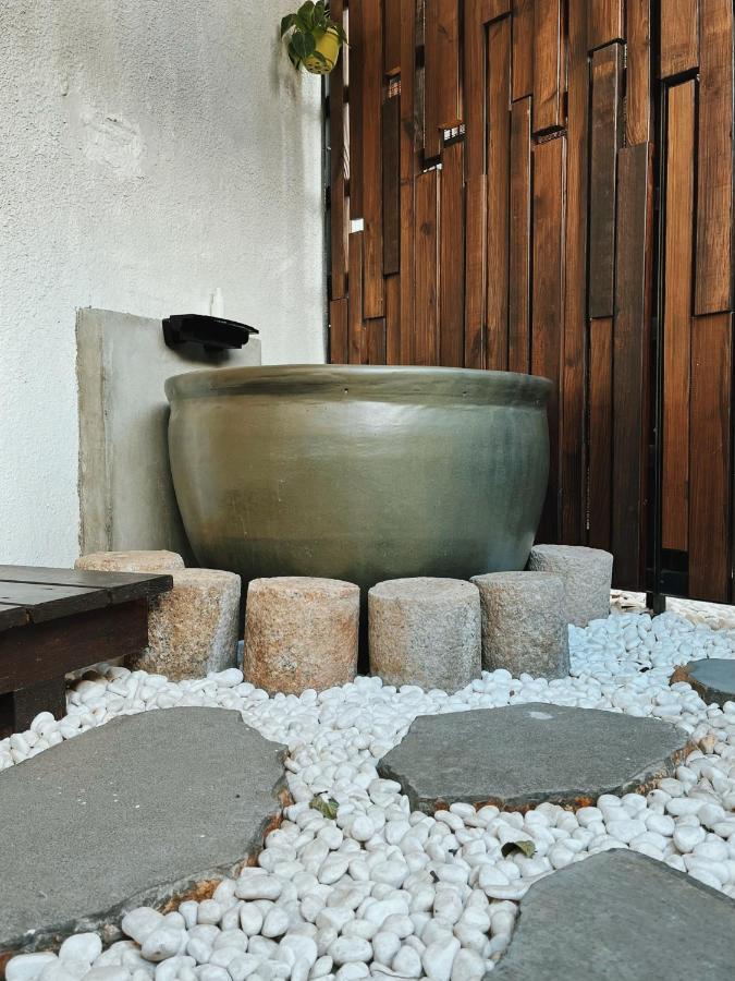 Isshoni House Lägenhet Tainan Exteriör bild